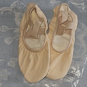 New In Package Girls Capezio Hanami Ballet Slippers Size 7